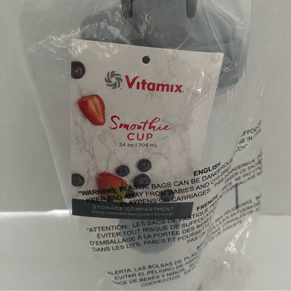 Vitamix Smoothie Cup Shaker Bottle With Storage Compartment 24 Oz 709 ml NEW NWT